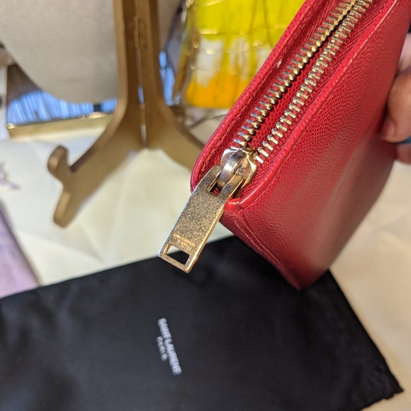 Yves Saint Laurent Red Leather zippy wallet - Picture 4 of 6